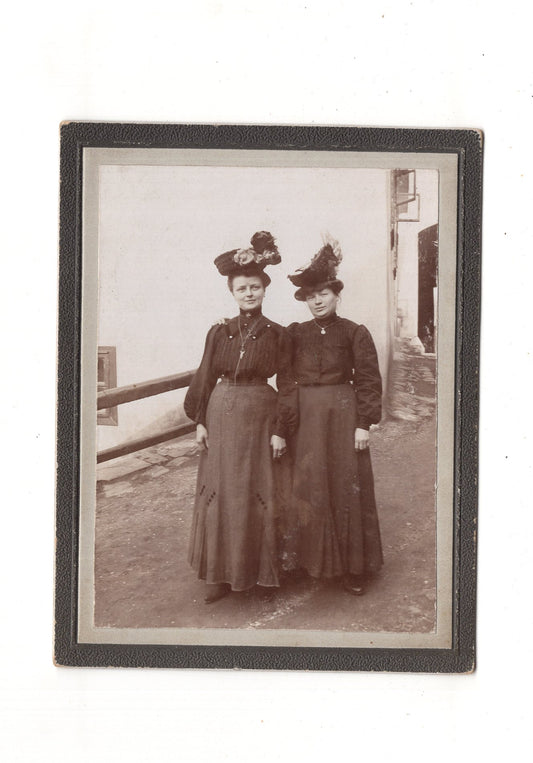 Fotografie Feine Damen - unbekannter Ort 1900er