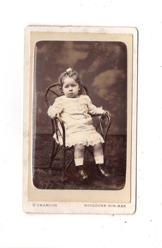 Fotografie Niedliches kleines Mädchen - Boulogne-sur-Mer um 1880