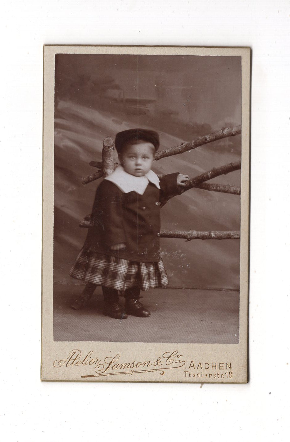 Fotografie Niedlicher kleiner Junge - Aachen um 1900 / CDV M1-15