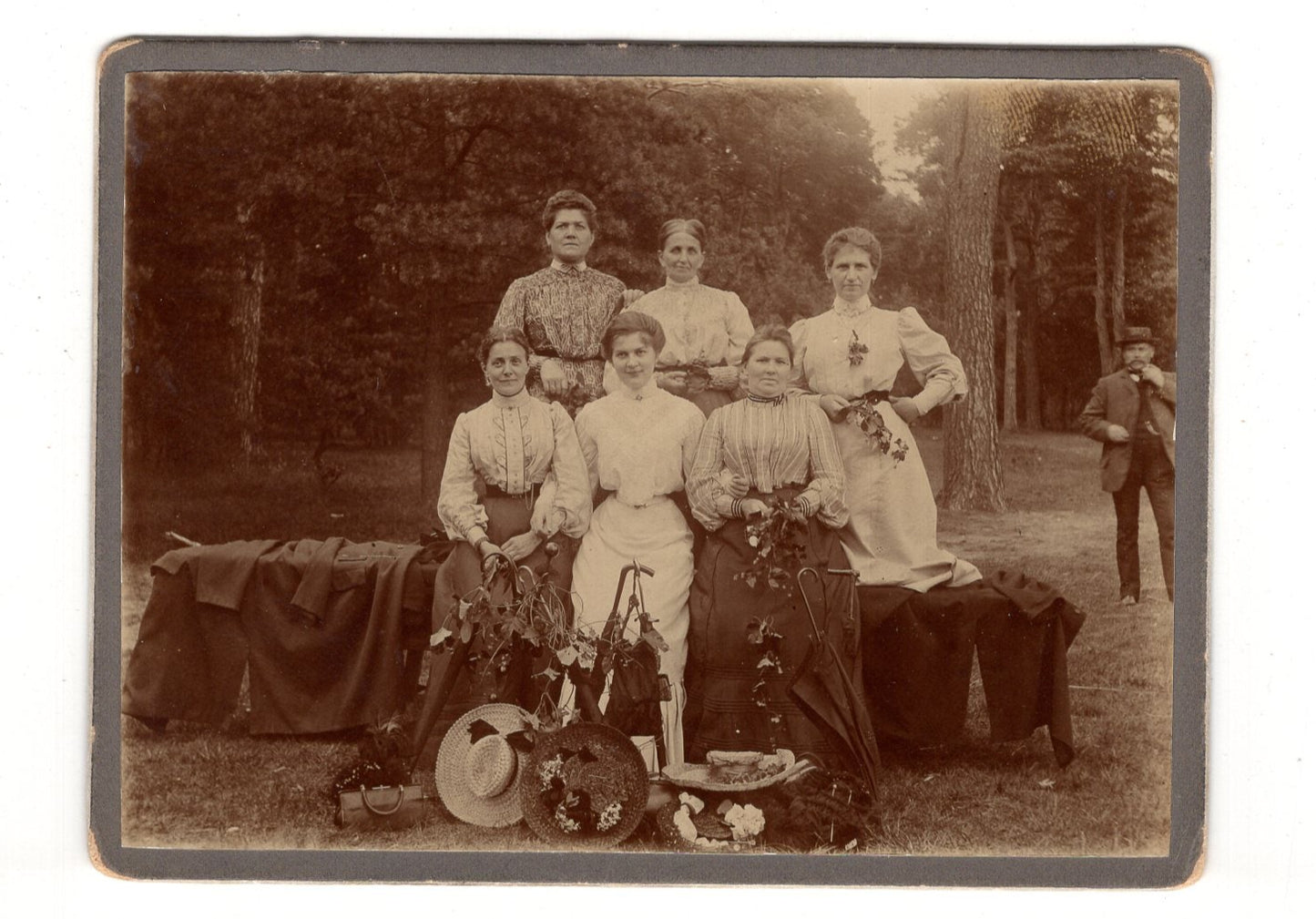 Fotografie Gruppenbild Feine Damen - unbekannter Ort 1900er