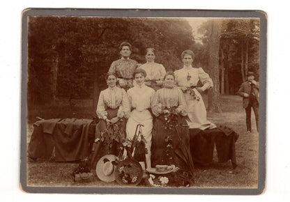 Fotografie Gruppenbild Feine Damen - unbekannter Ort 1900er