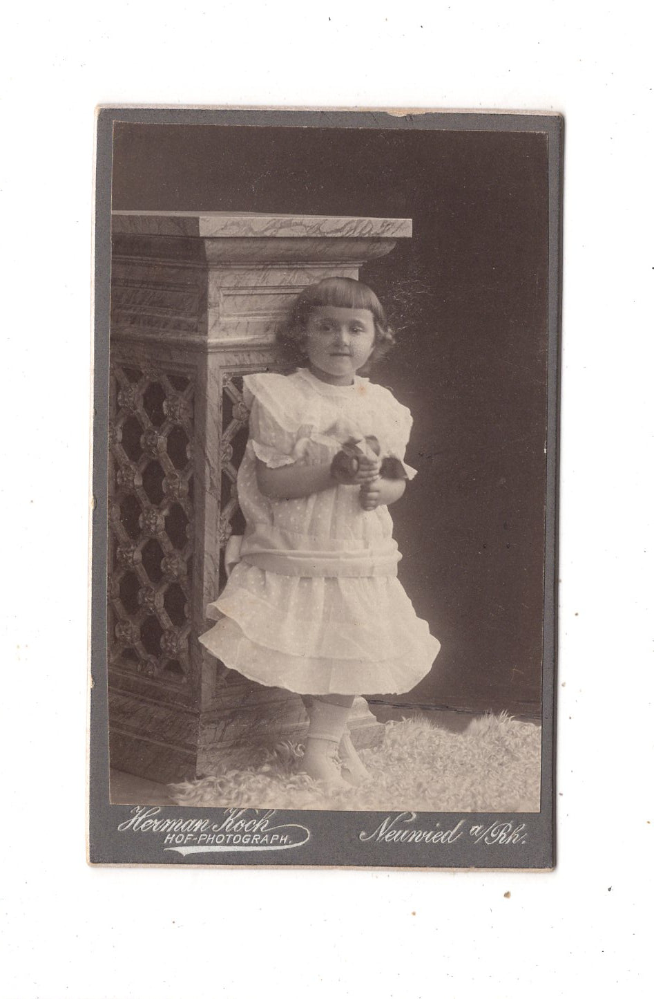 Fotografie Niedliches kleines Mädchen - Neuwied 1900er