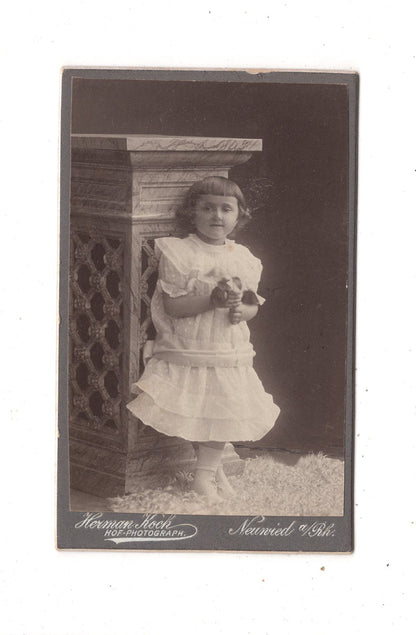 Fotografie Niedliches kleines Mädchen - Neuwied 1900er