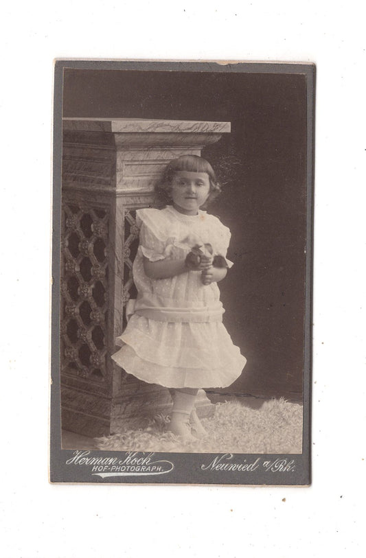 Fotografie Niedliches kleines Mädchen - Neuwied 1900er