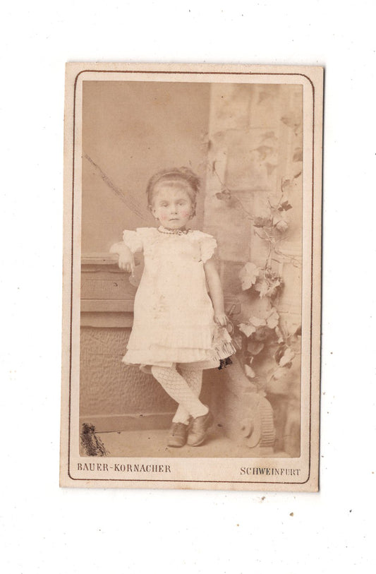 Fotografie Niedliches kleines Mädchen - Schweinfurt 1870er
