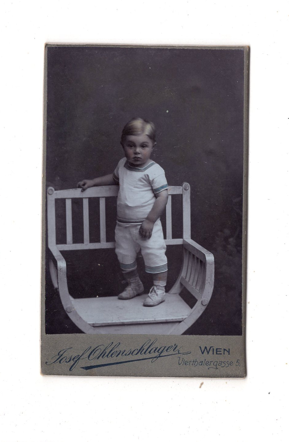 Fotografie Niedlicher kleiner Junge / coloriert - Wien 1900er / CDV M1-16