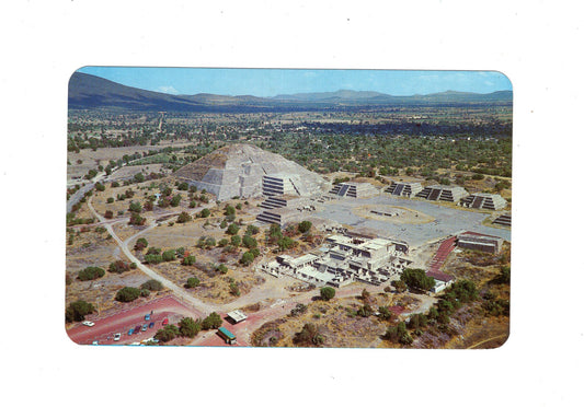 Ansichtskarte Teotihuacan / Plaza y Piramide de la Luna / Mexiko