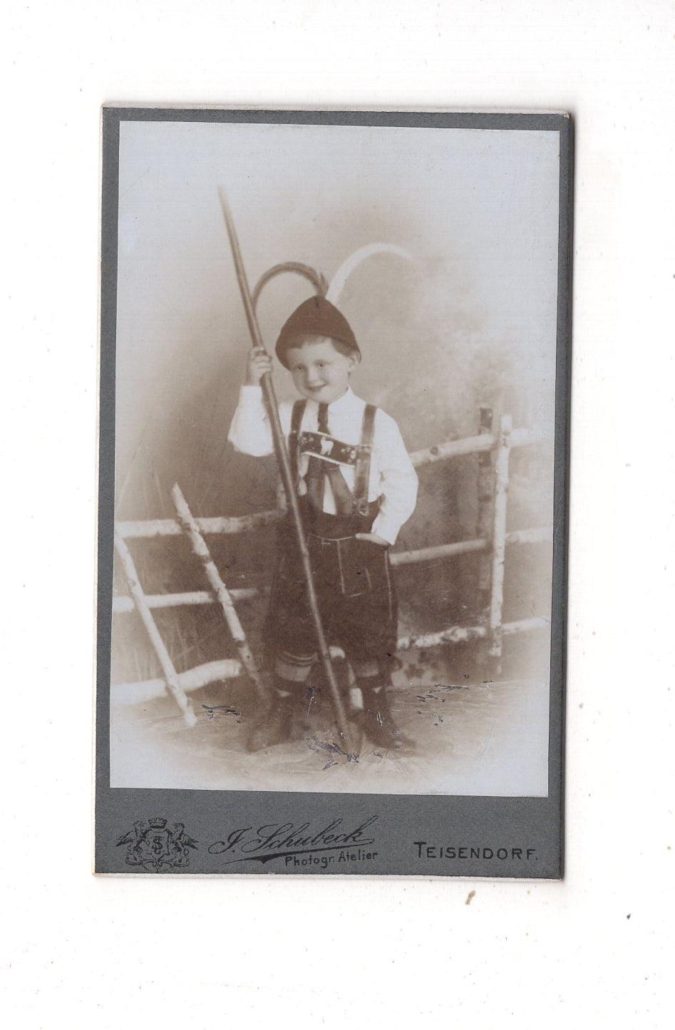 Fotografie Niedlicher kleiner Junge in Tracht - Teisendorf 1900er / CDV M1-16