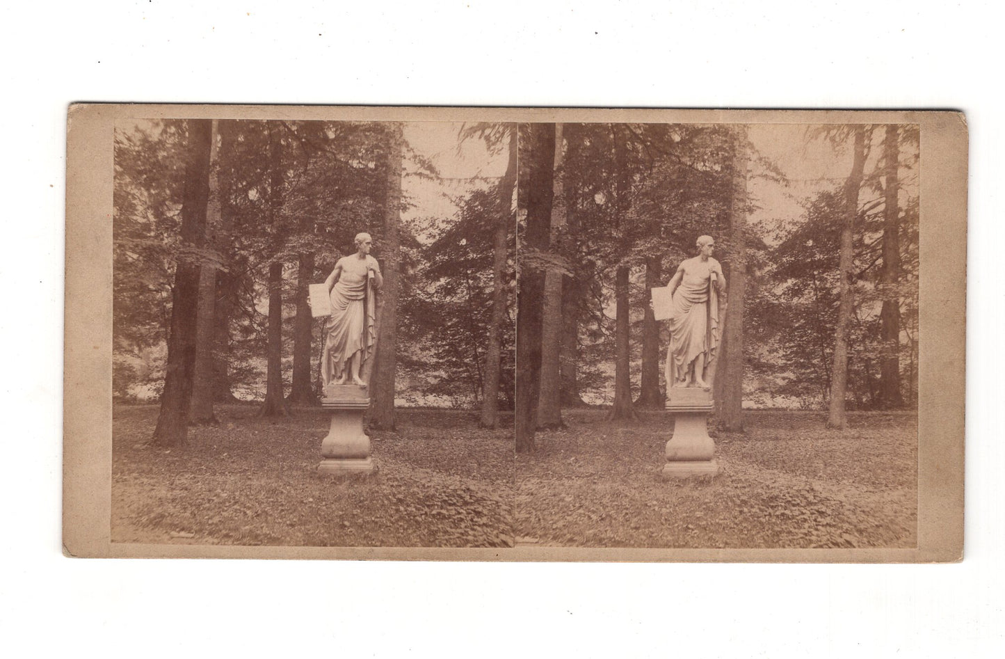 Fotografie Statue in einem Park - unbekannter Ort