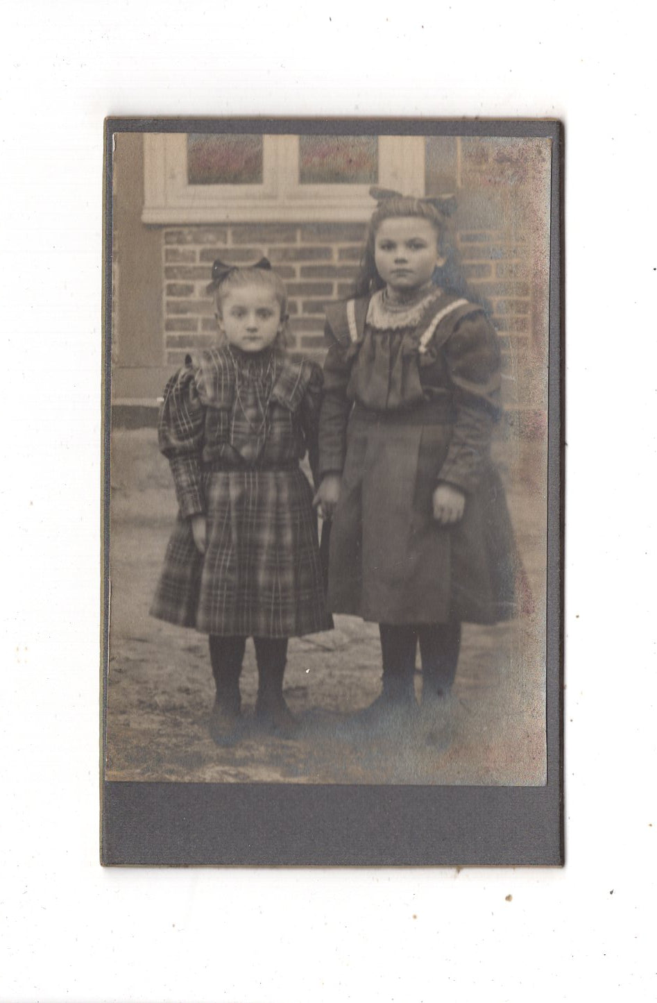 Fotografie Niedliche kleine Mädchen - unbekannter Ort 1910er