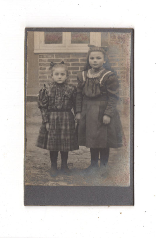 Fotografie Niedliche kleine Mädchen - unbekannter Ort 1910er