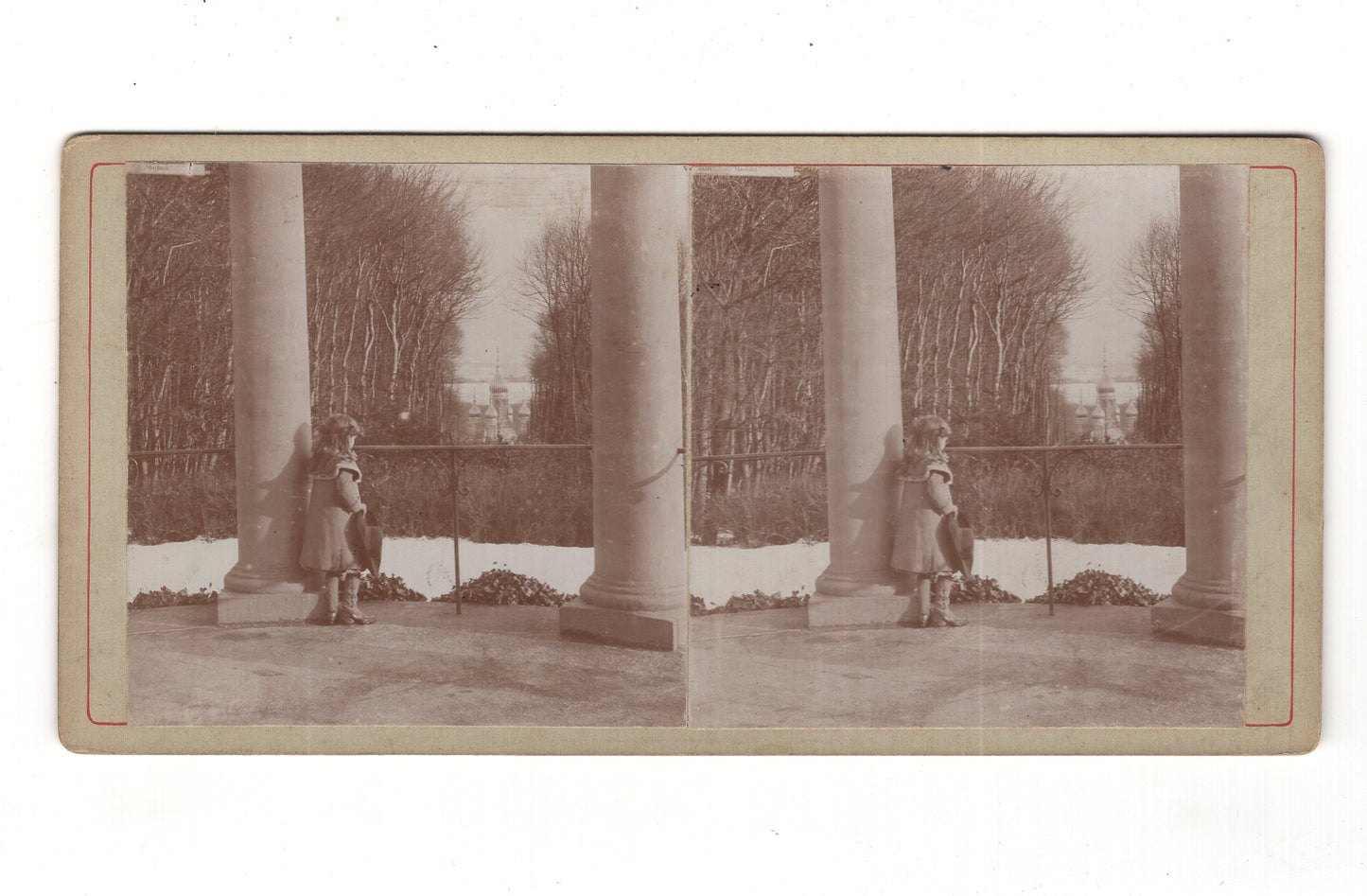 Fotografie Niedliches kleines Mädchen - unbekannter Ort