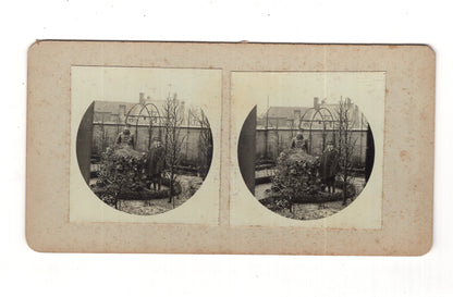 Fotografie Mann und Junge in einem Garten - unbekannter Ort