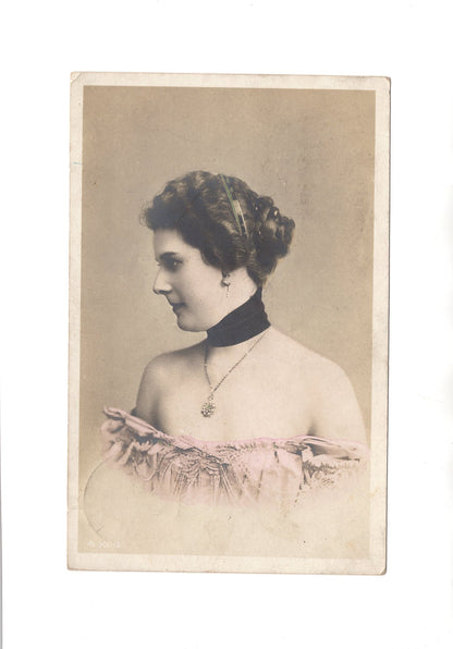 Ansichtskarte Feine Dame in schönem Kleid - 1907