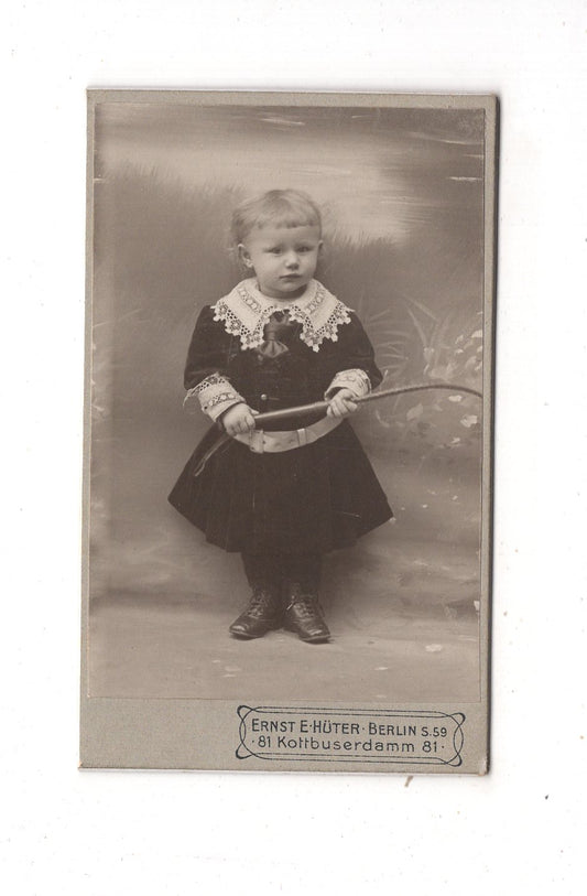 Fotografie Niedlicher kleiner Junge - Berlin 1900er / CDV M1-16
