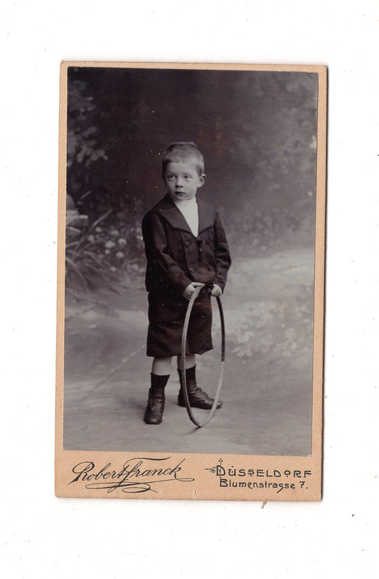 Fotografie Niedlicher kleiner Junge - Düsseldorf um 1900 / CDV M1-16