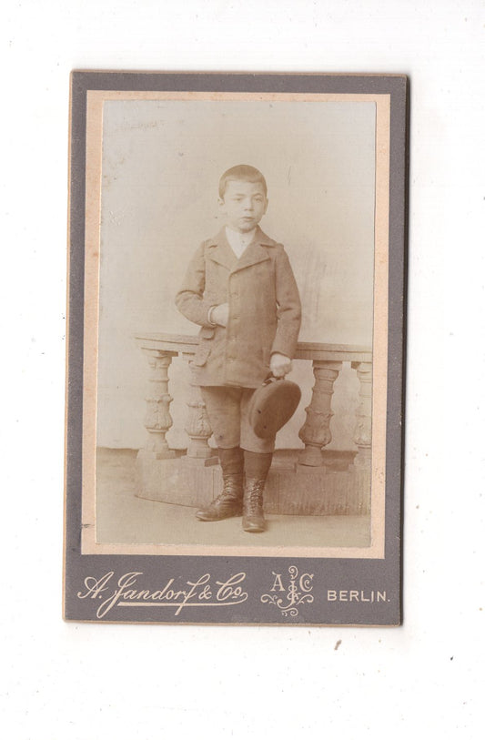 Fotografie Niedlicher kleiner Junge - Berlin um 1900 / CDV M1-17