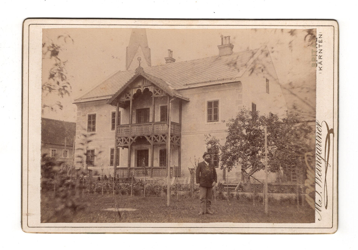 Fotografie Mann vor seinem Haus in Heiligenblut ? - Spital in Kärnten 1880er / CAB V-21