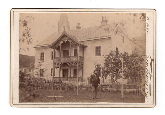 Fotografie Mann vor seinem Haus in Heiligenblut ? - Spital in Kärnten 1880er / CAB V-21