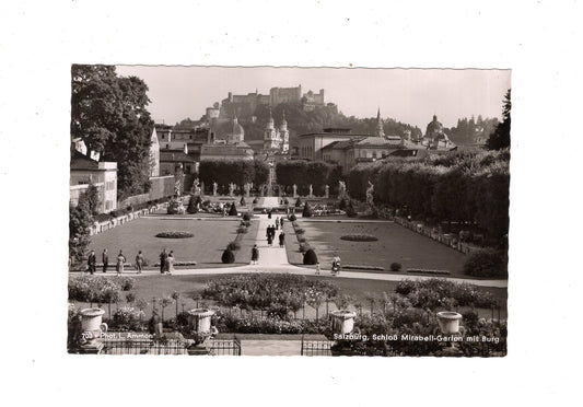 Ansichtskarte Salzburg / Mirabellengarten mit Burg / Österreich