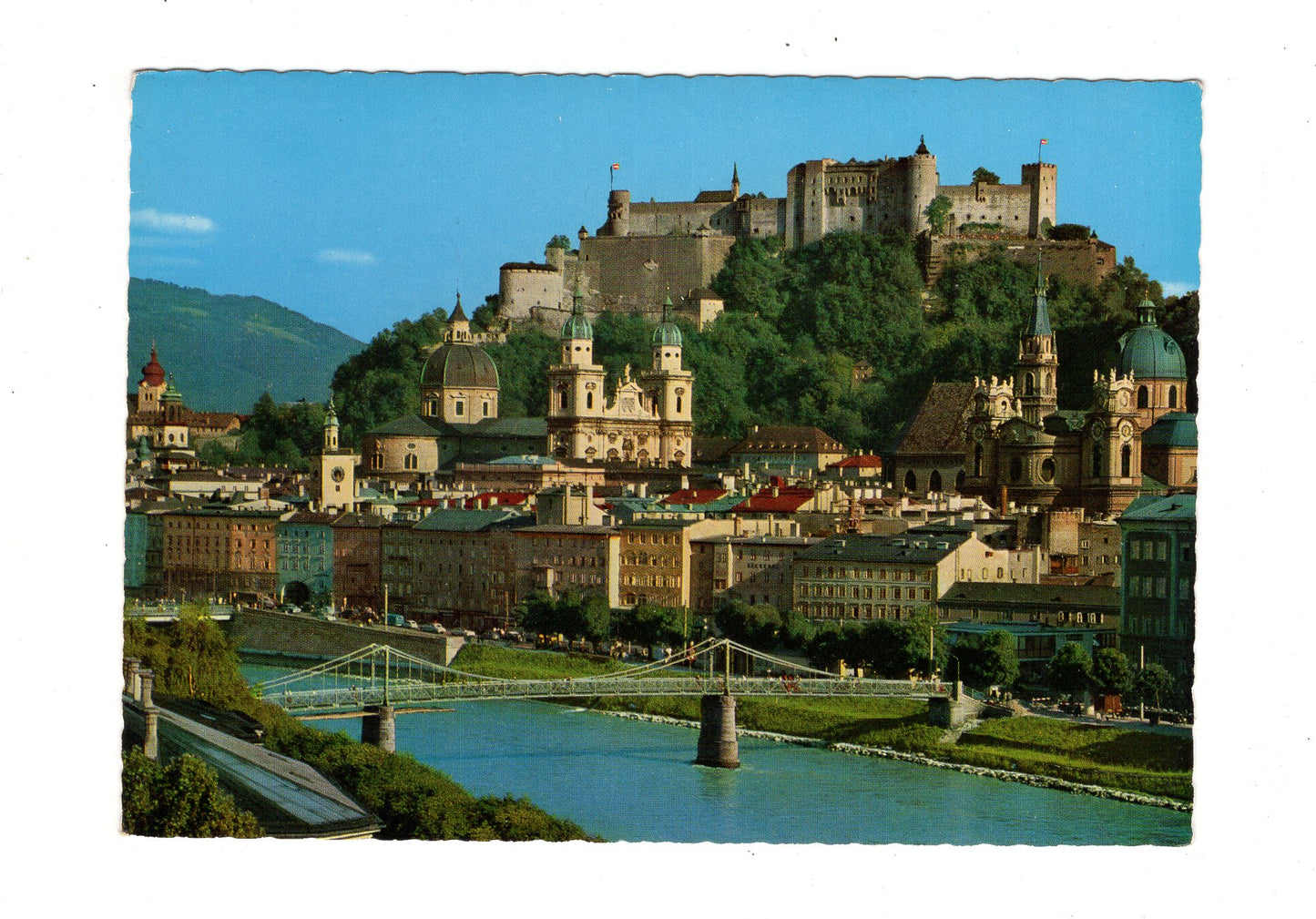 Ansichtskarte Salzburg / Altstadt mit Salzach / Österreich