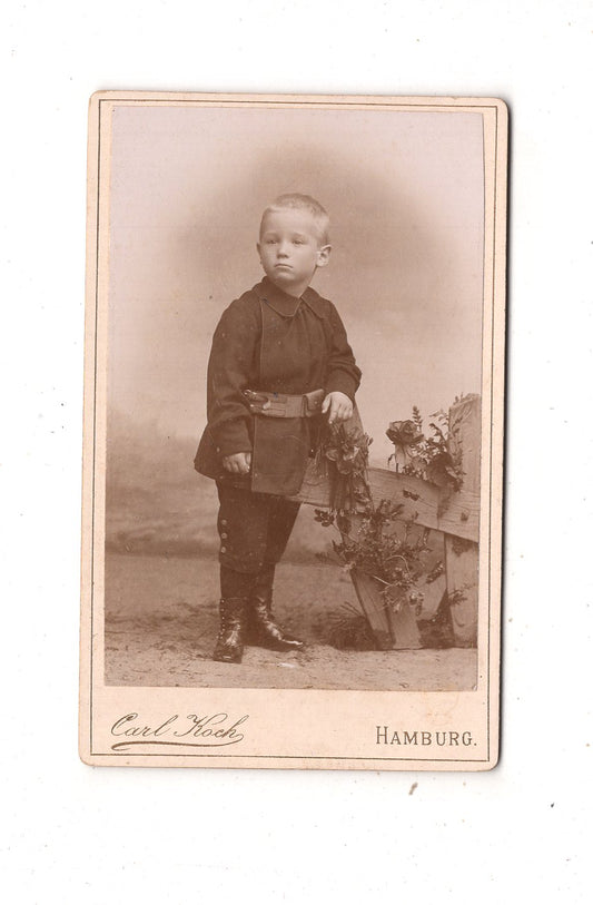 Fotografie Niedlicher kleiner Junge - Hamburg 1890er / CDV M1-17