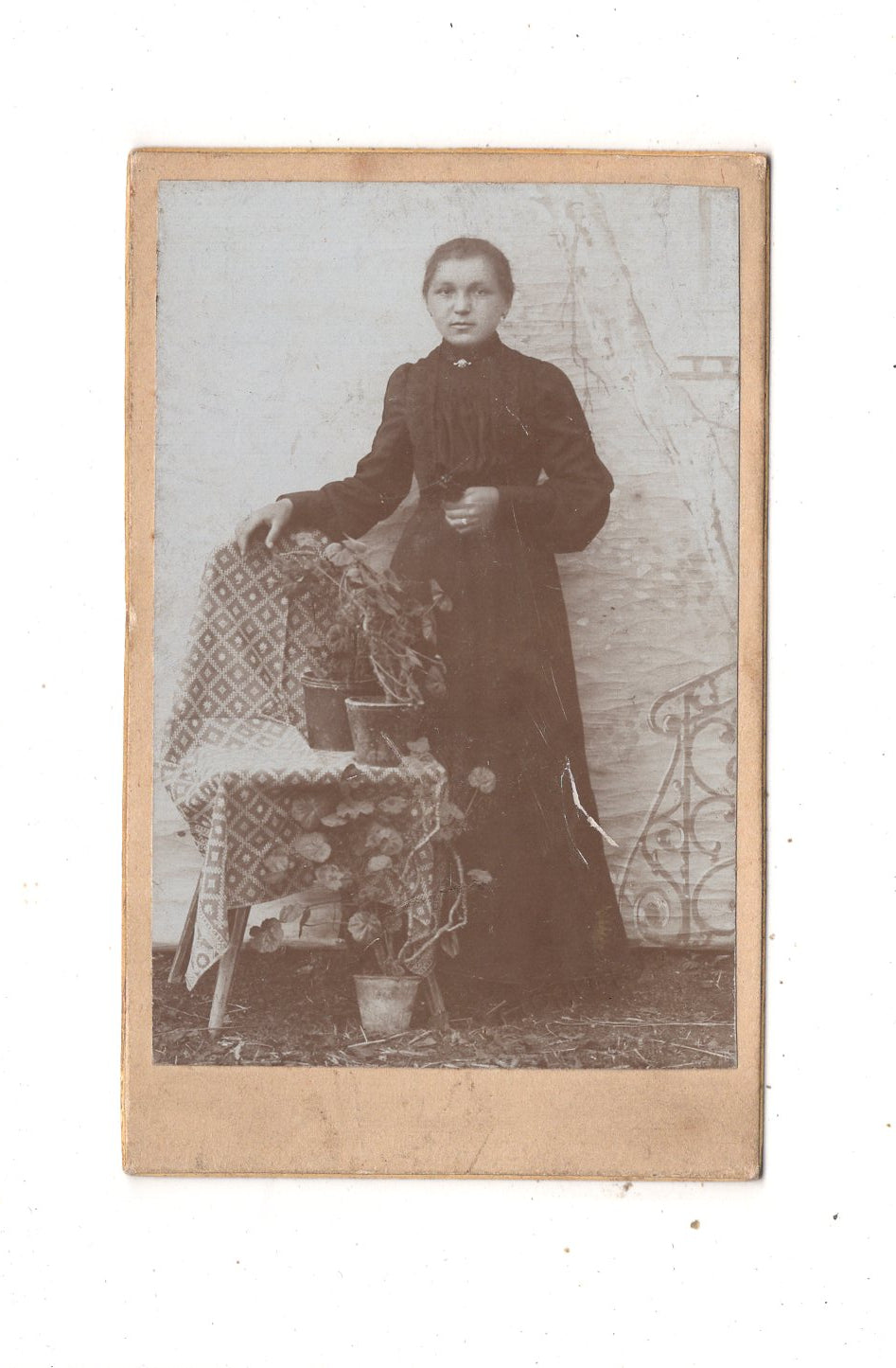 Fotografie Feines junges Mädchen - unbekannter Ort 1890er