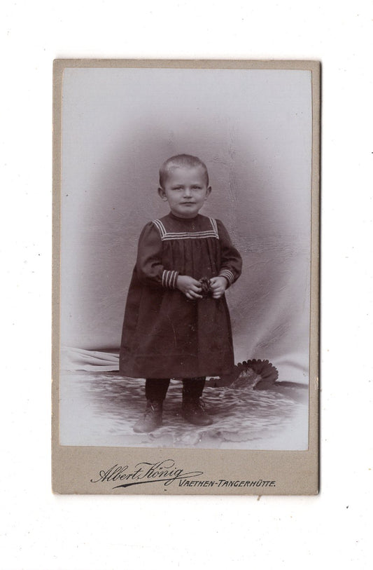 Fotografie Niedlicher kleiner Junge / Carl Kleine - Vaethen-Tangerhütte 1900er / CDV M1-17