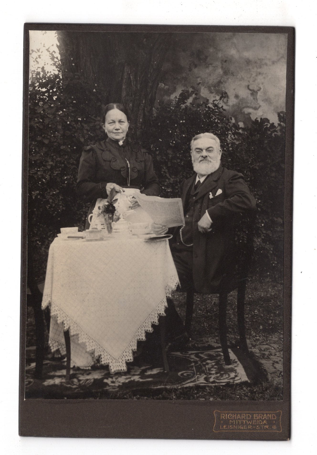 Fotografie Feines Paar am Kaffeetisch - Mittweida 1900er / CAB X-24