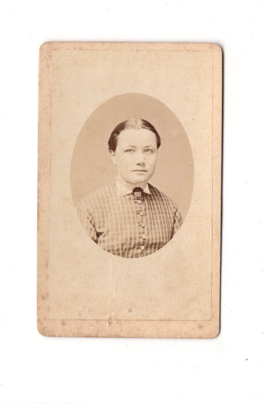 Fotografie Damenportrait - unbekannter Ort 1870er / CDV C1-14