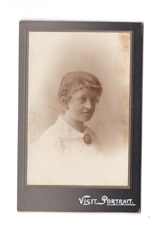 Fotografie Damenportrait - unbekannter Ort 1910er / CDV C1-15