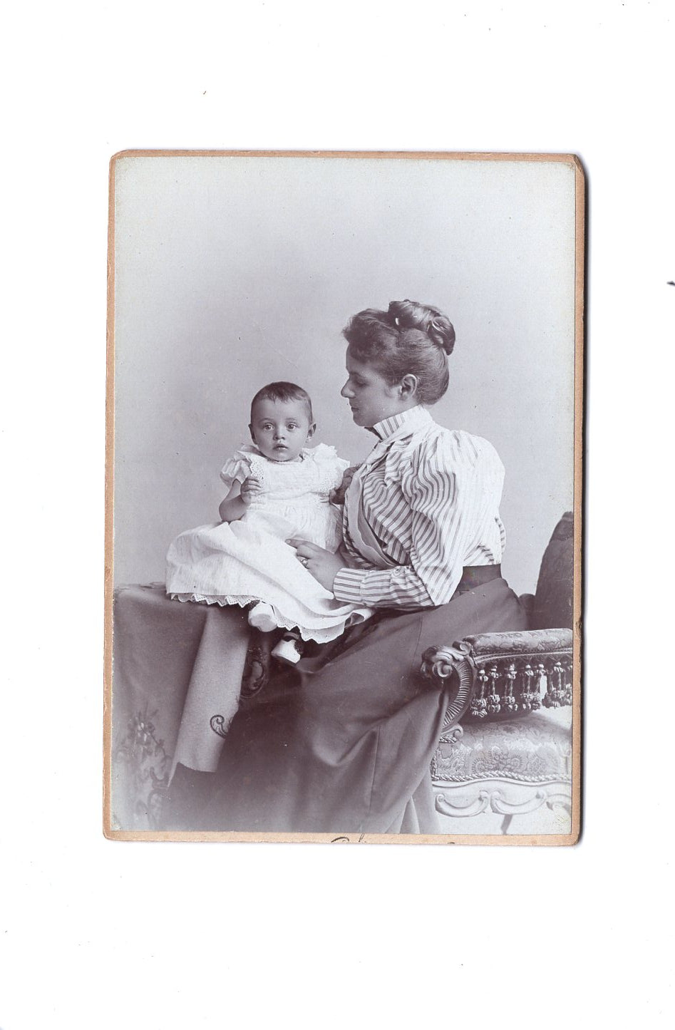 Fotografie Feine Dame mit Baby / benannt - Hamburg 1899