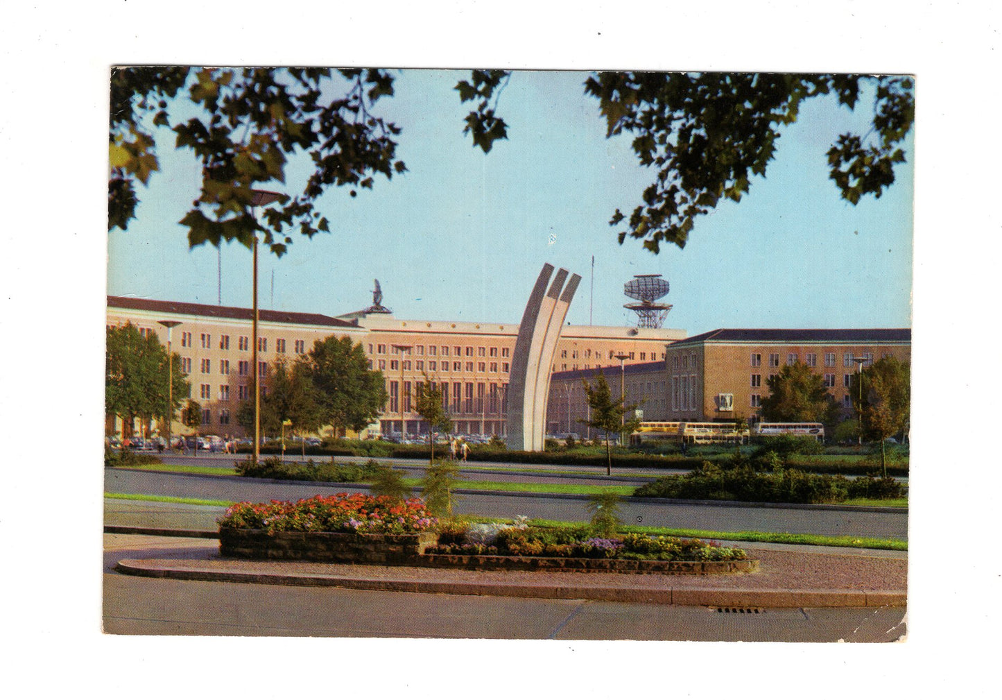Ansichtskarte Berlin-Tempelhof / Luftbrückendenkmal