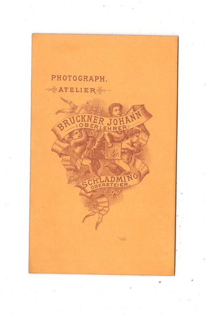 Fotografie Feine junge Mädchen in Tracht - Schladming 1870er