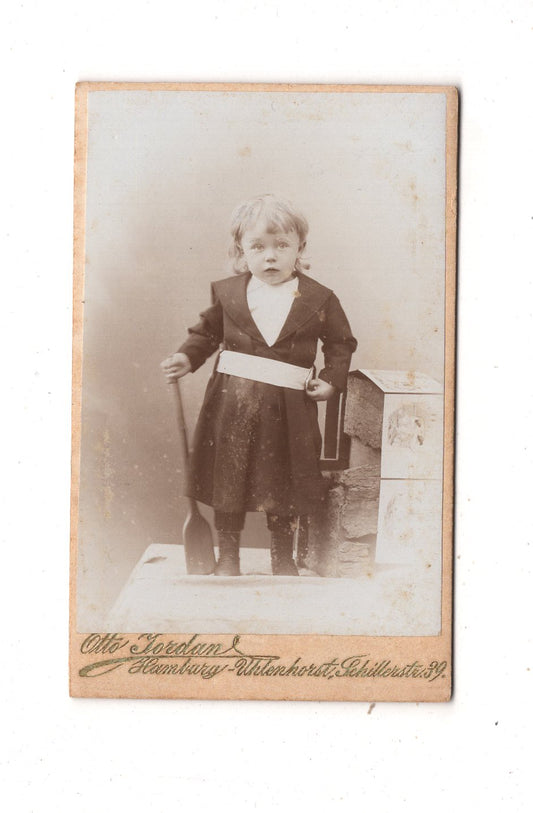 Fotografie Niedlicher kleiner Junge - Hamburg-Uhlenhorst 1890er / CDV M1-18