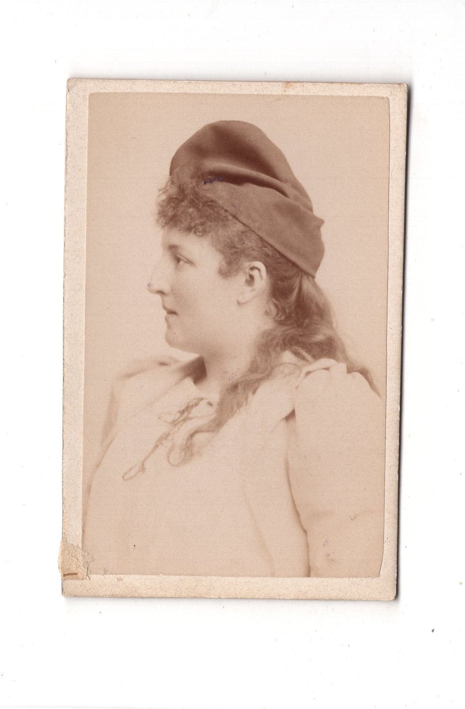 Fotografie Damenportrait - unbekannter Ort 1880er / CDV C1-15