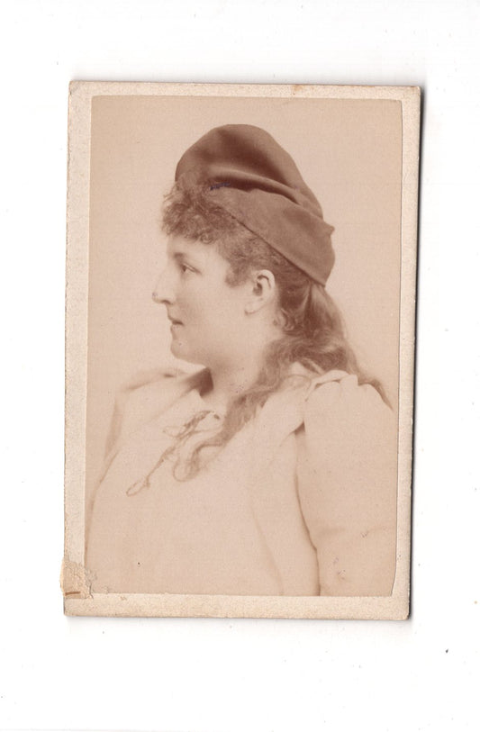 Fotografie Damenportrait - unbekannter Ort 1880er / CDV C1-15