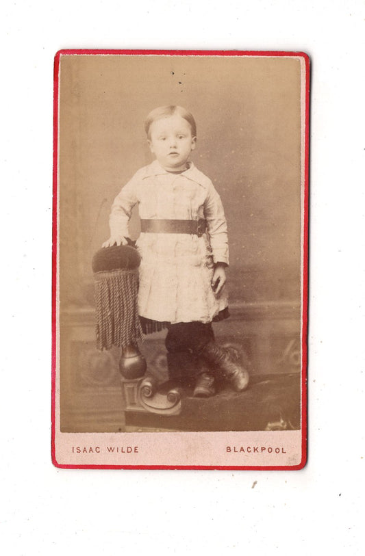 Fotografie Niedlicher kleiner Junge - Blackpool um 1880 / CDV M1-18
