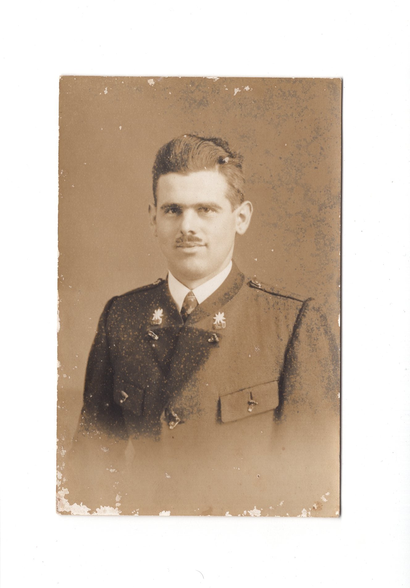 Ansichtskarte Herrenportrait / Mann im Anzug