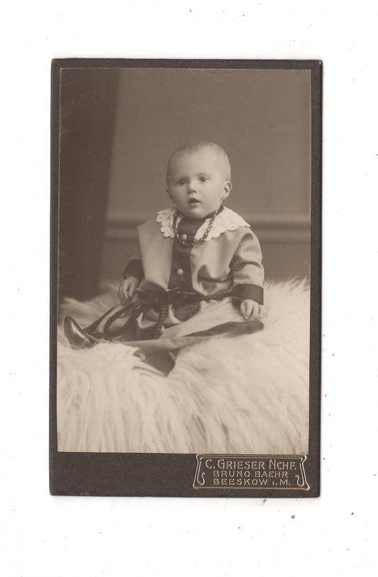 Fotografie Niedlicher kleiner Junge - Beeskow 1900er