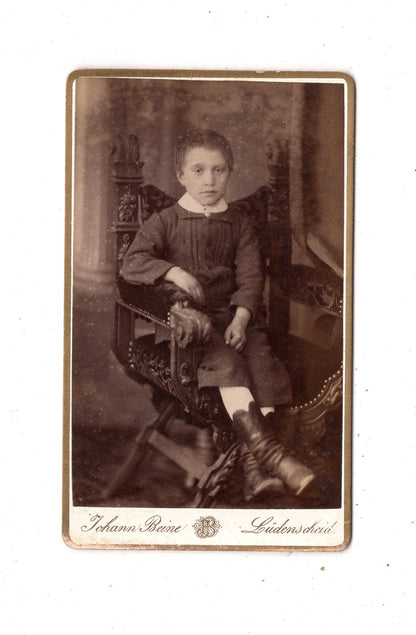 Fotografie Niedlicher kleiner Junge - Lüdenscheid 1880er