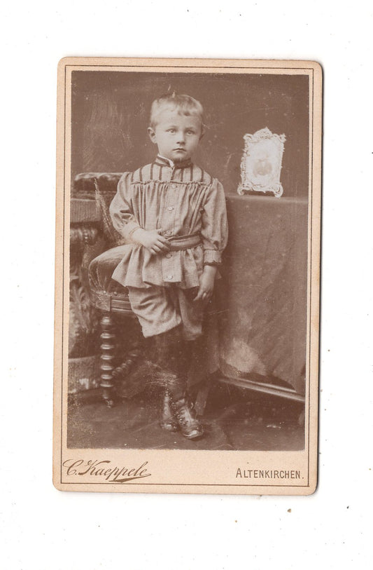 Fotografie Niedlicher kleiner Junge - Altenkirchen 1890er