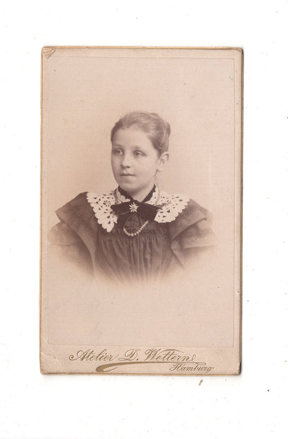 Fotografie Feines junges Mädchen - Hamburg um 1890 / CDV N1-01
