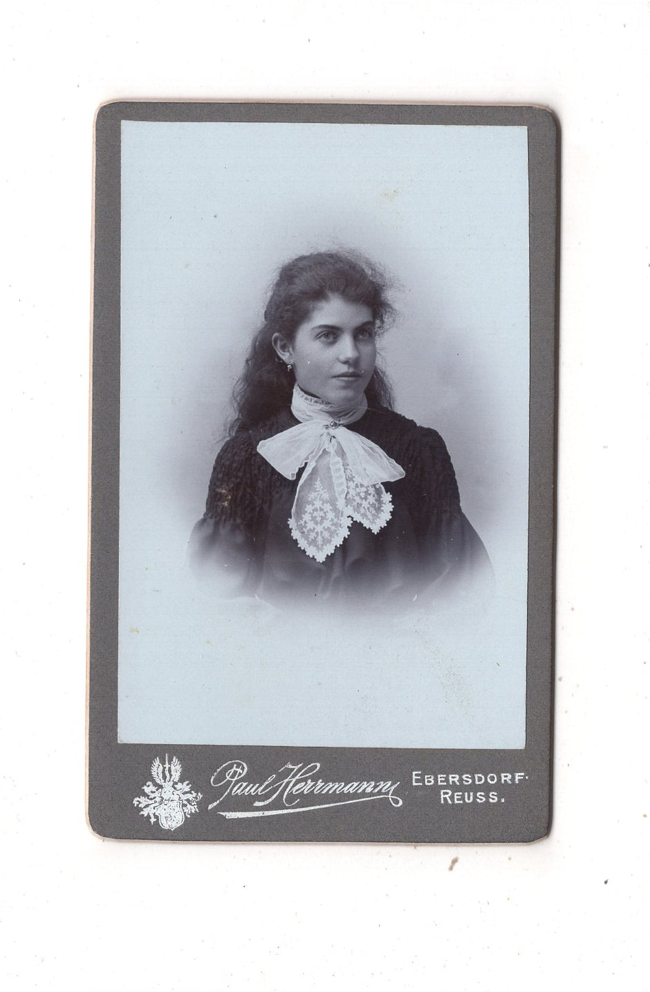 Fotografie Feines junges Mädchen mit Widmung - Ebersdorf-Reuss 1904 / CDV N1-01