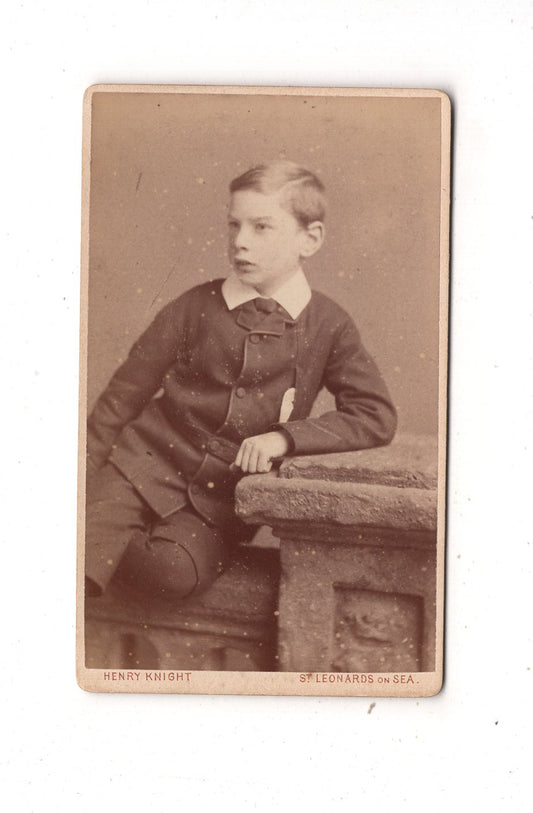 Fotografie Niedlicher kleiner Junge - St. Leonards on Sea 1880er / CDV M1-18