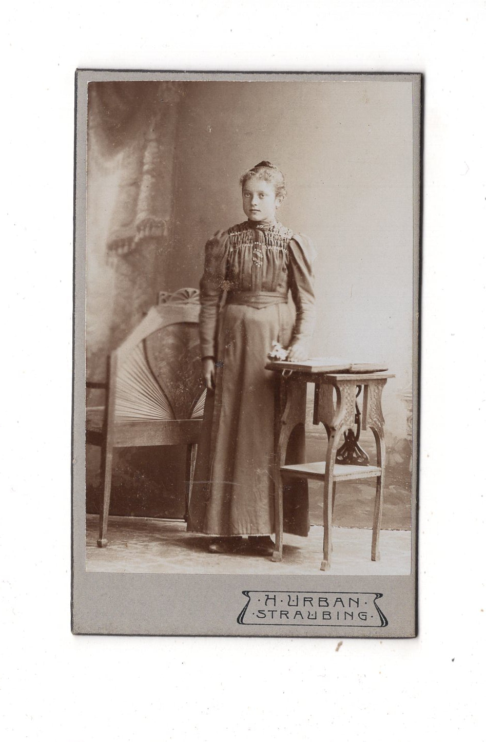 Fotografie Feines junges Mädchen - Straubing um 1900 / CDV N1-02