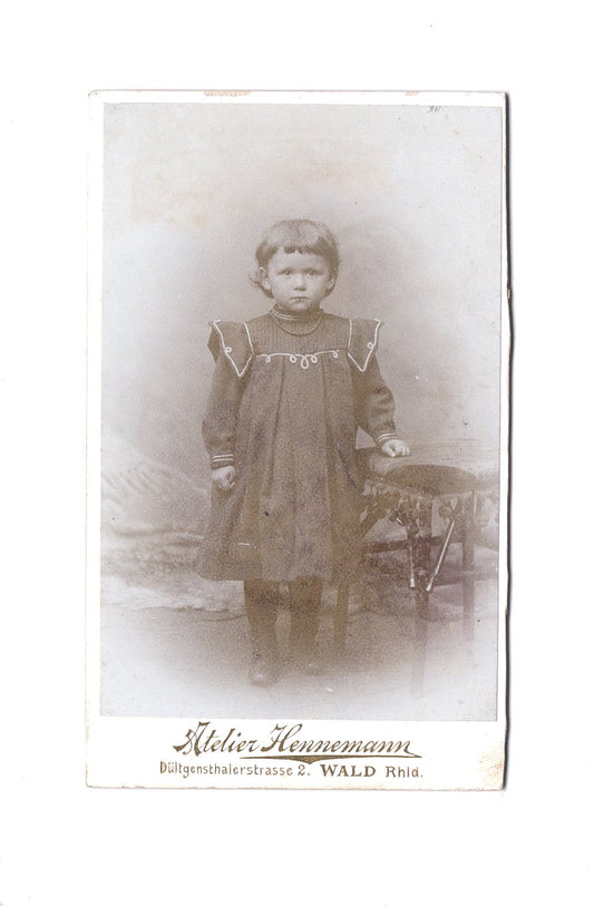 Fotografie Niedliches kleines Mädchen - Wald / Rheinland 1890er