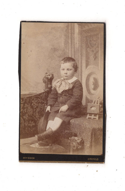 Fotografie Niedlicher kleiner Junge - Krefeld 1880er
