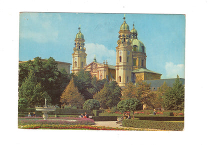 Ansichtskarte München / Hofgarten und Theatinerkirche / G1-52