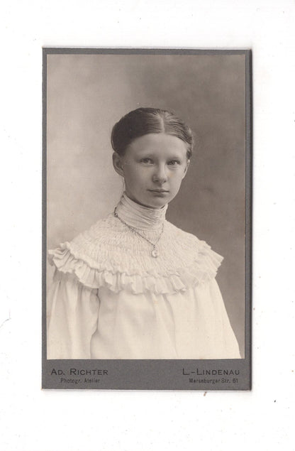 Fotografie Feines junges Mädchen mit Widmung - Leipzig-Lindenau um 1910 / CDV N1-02